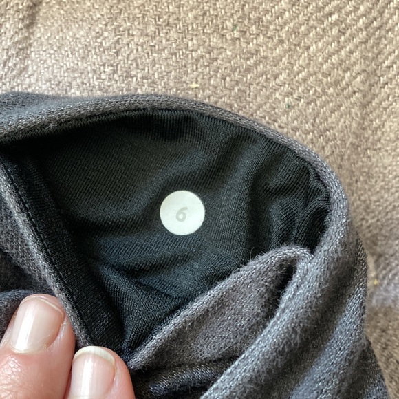 Lululemon yoga pants size 6 - Picture 6 of 10